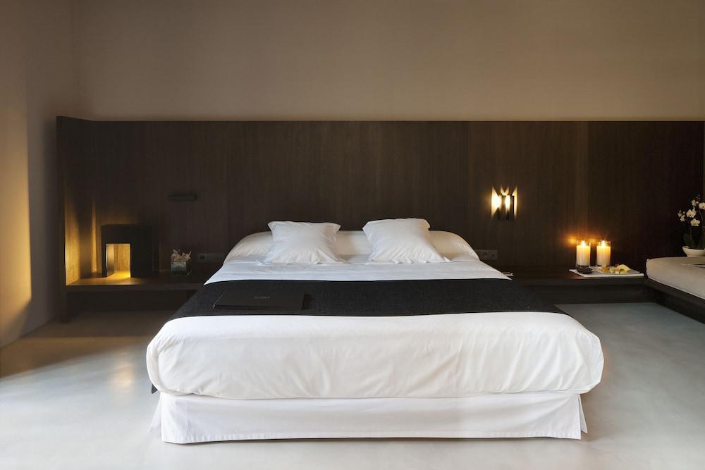 Caro Hotel Valencia Luaran gambar A bedroom