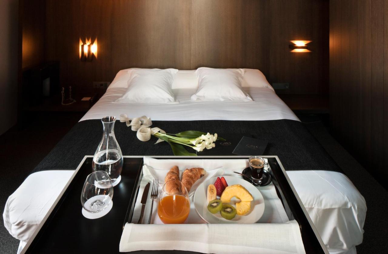 Caro Hotel Valencia Luaran gambar Room service