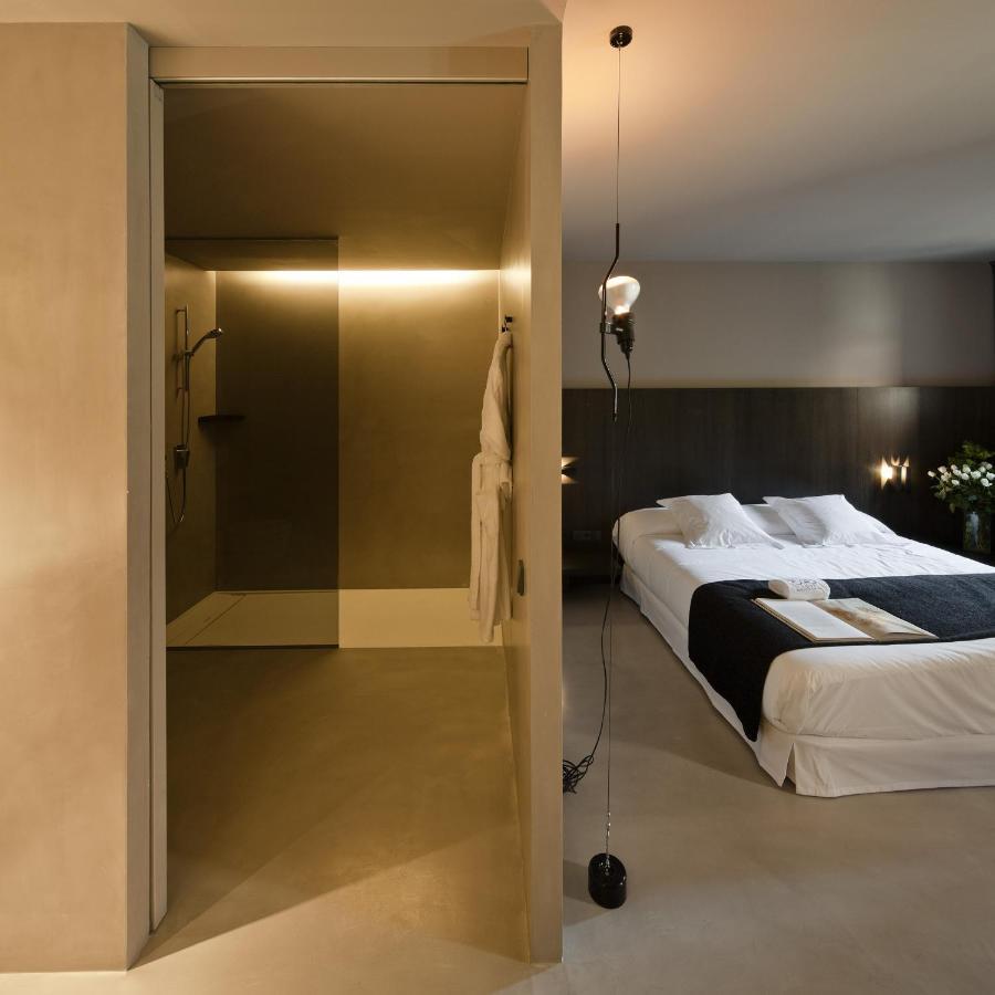 Caro Hotel Valencia Luaran gambar A room at the hotel
