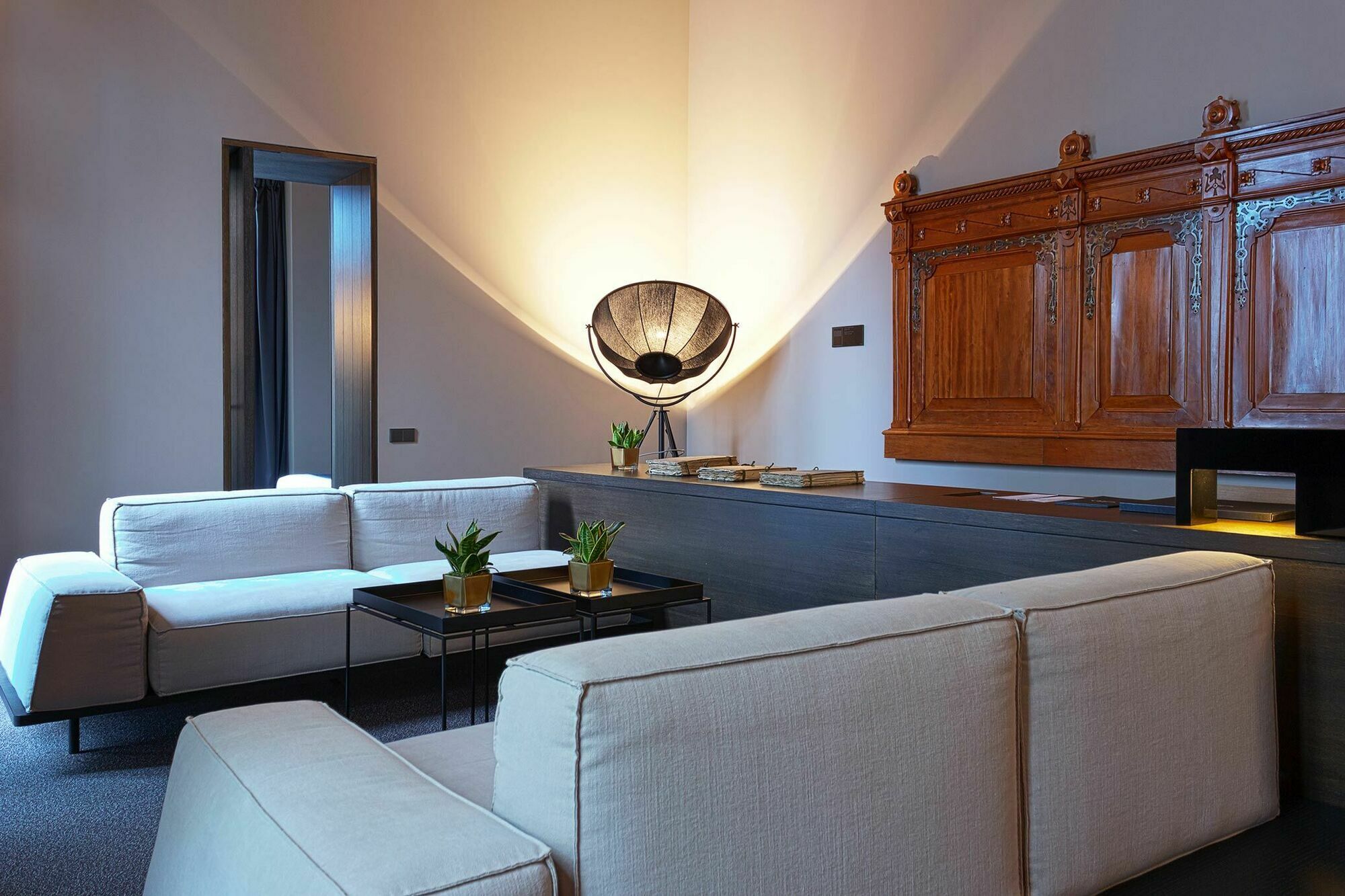 Caro Hotel Valencia Luaran gambar Interior of the hotel